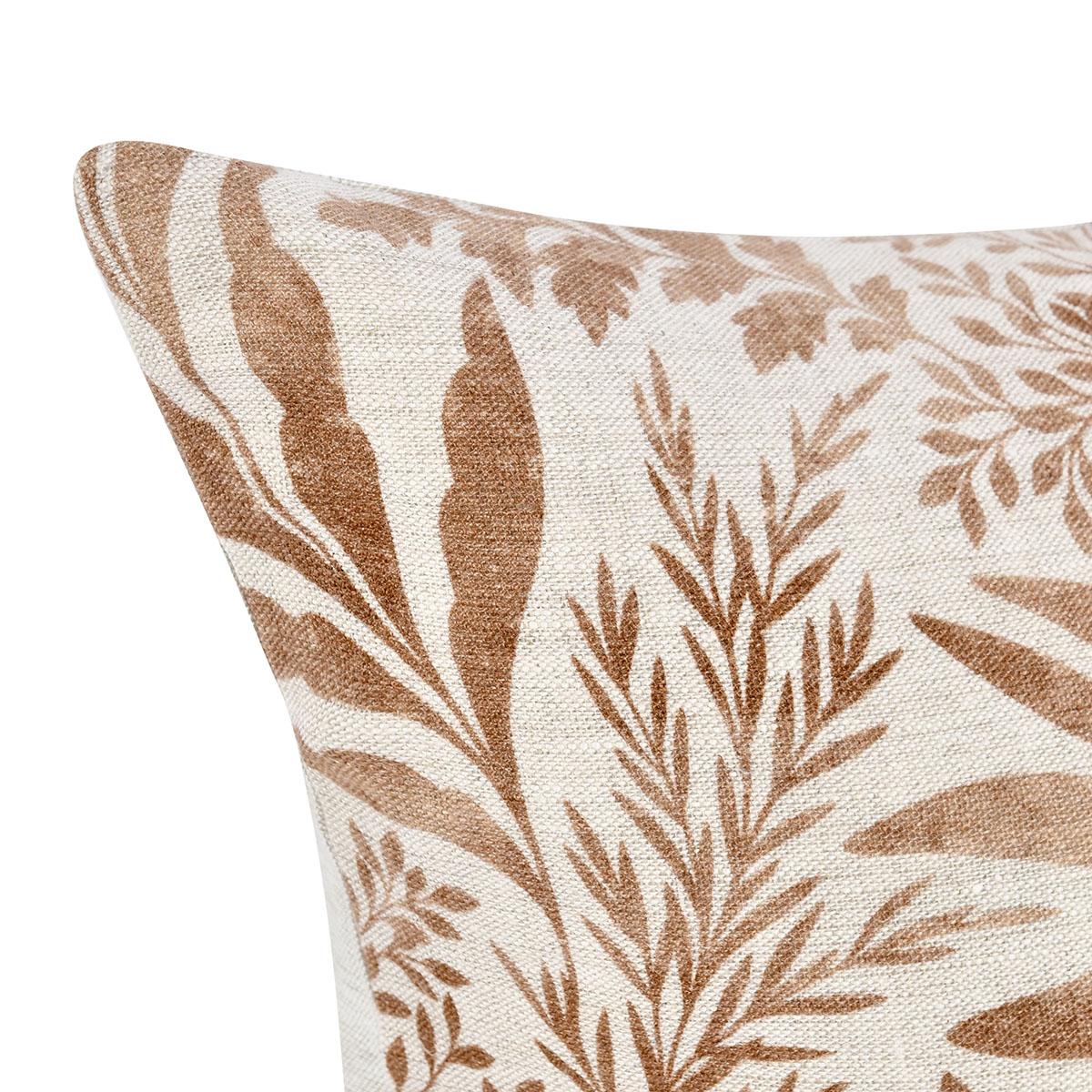Meredith Pillow, Chestnut