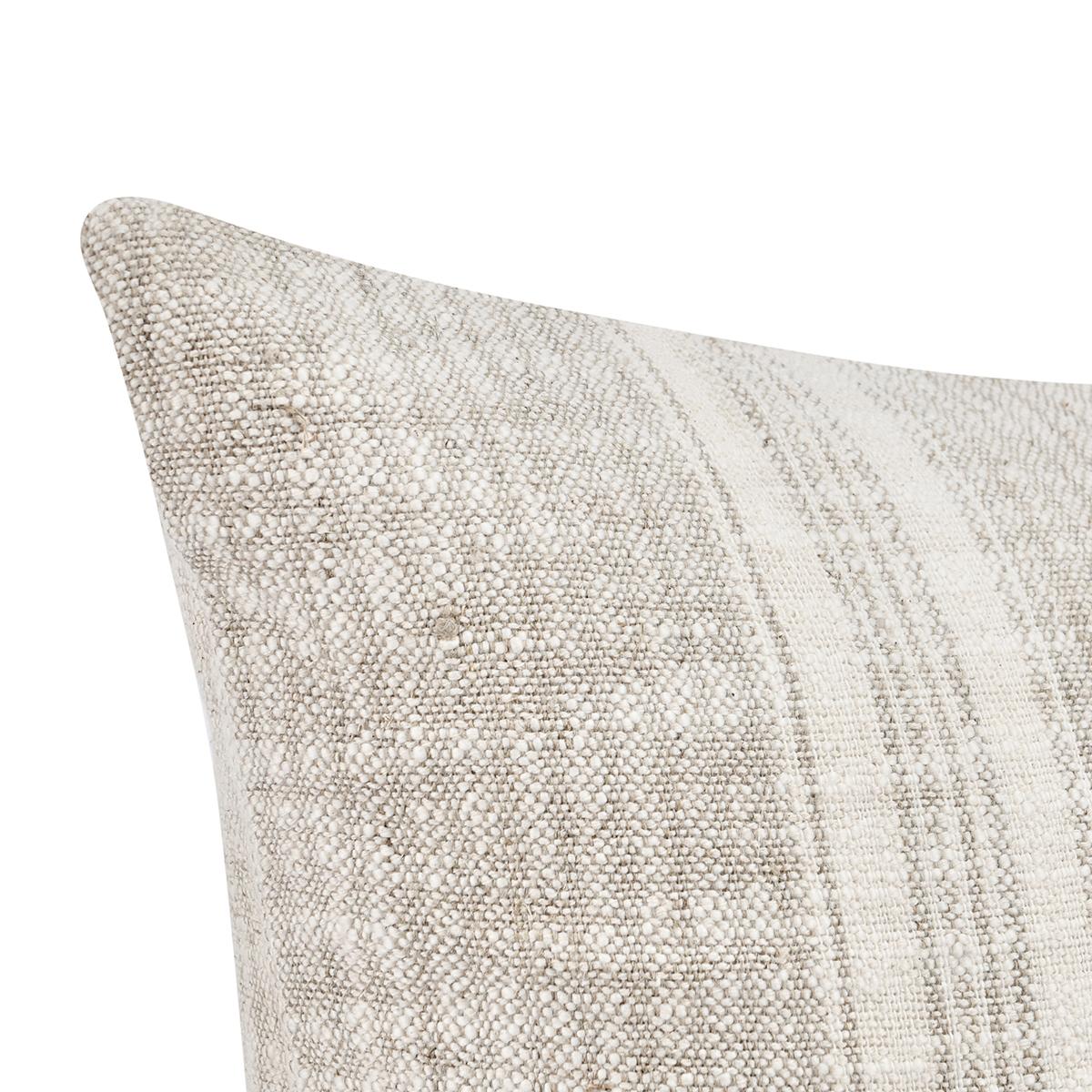 Neale Pillow